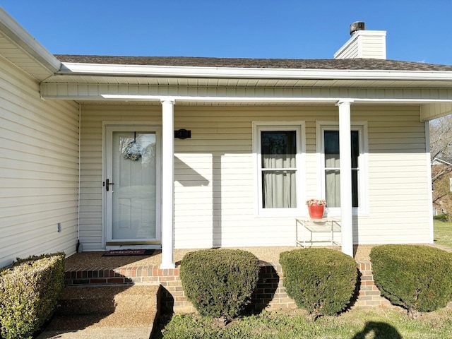 property entrance featuring a porch