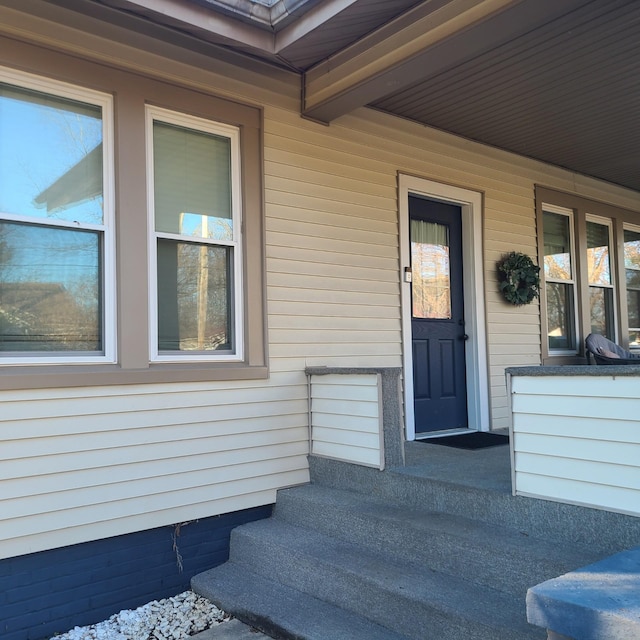 doorway to property with covered porch