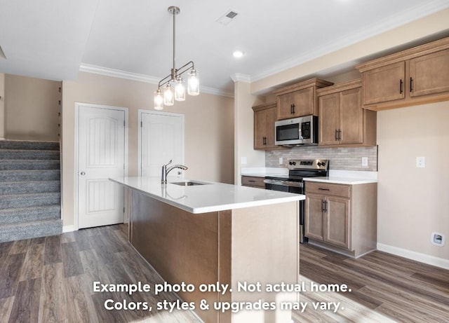 kitchen featuring sink, decorative light fixtures, a center island with sink, dark hardwood / wood-style floors, and stainless steel appliances