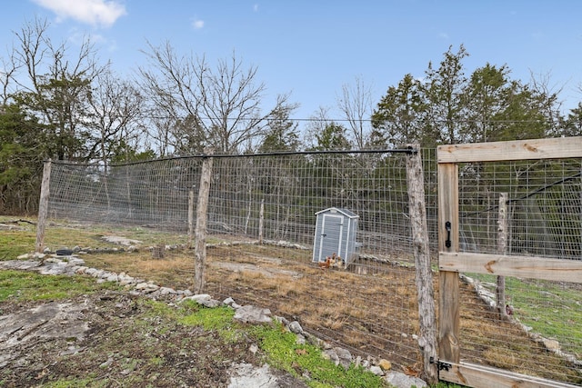 view of yard with an outdoor structure