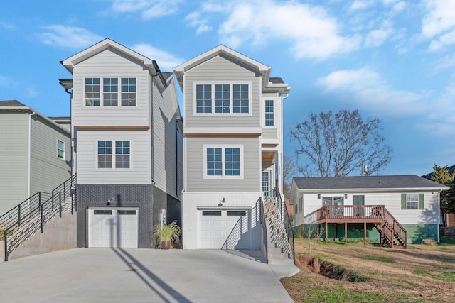 view of front facade featuring a garage