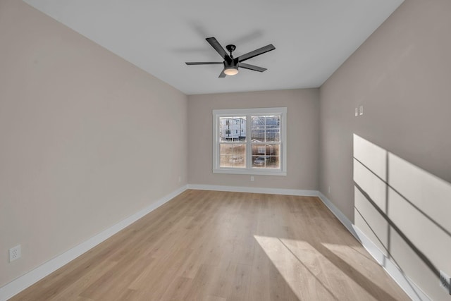 unfurnished room featuring light hardwood / wood-style flooring and ceiling fan