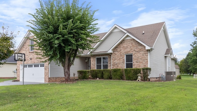 view of front of property featuring a front yard and a garage