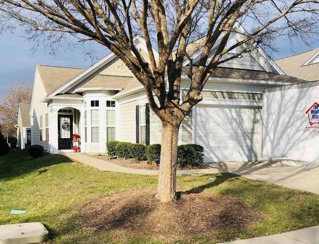 view of front facade featuring a front yard and a garage