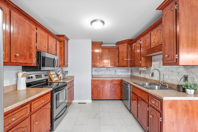 kitchen with stainless steel appliances, sink, and backsplash