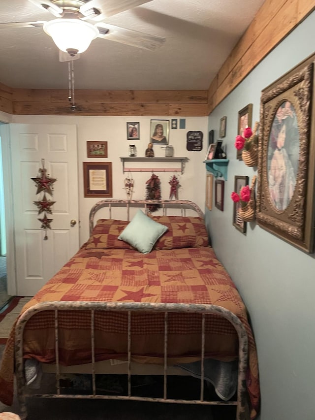 bedroom featuring ceiling fan