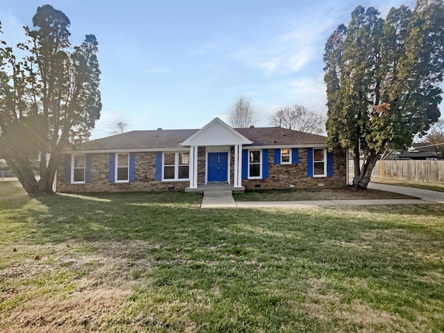 ranch-style house featuring a front yard