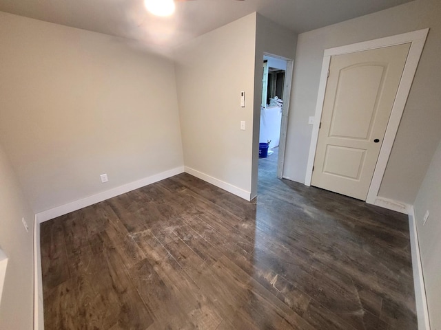 spare room featuring dark hardwood / wood-style floors and ceiling fan