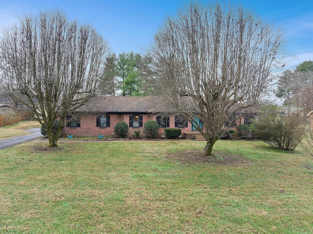 view of front of house with a front yard