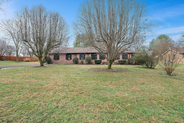 single story home featuring a front yard