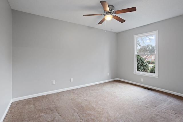 carpeted empty room featuring ceiling fan