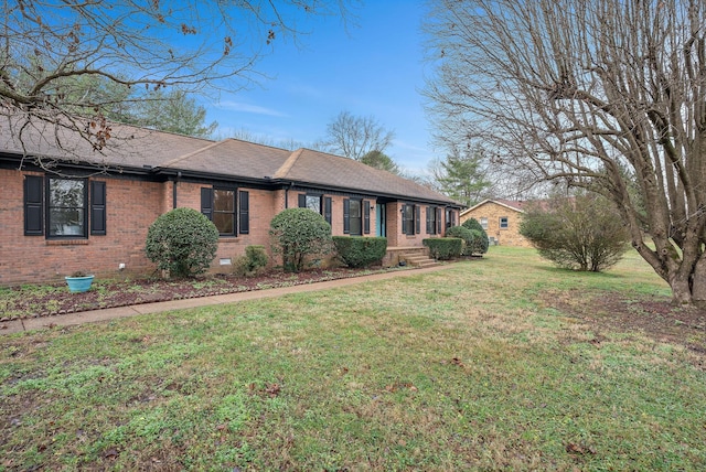 view of front of property with a front yard