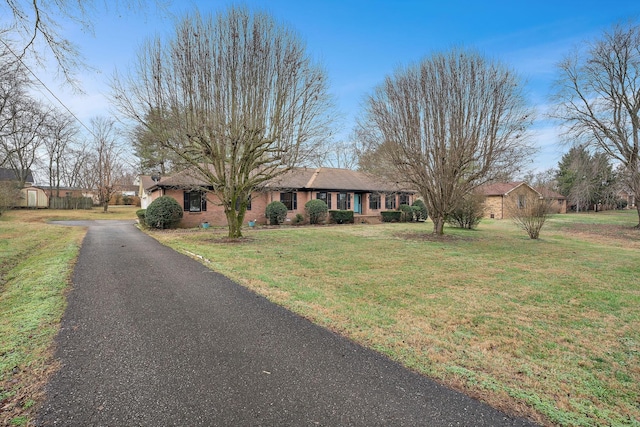 view of front of house featuring a front yard