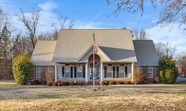 view of front of property with a front lawn and covered porch