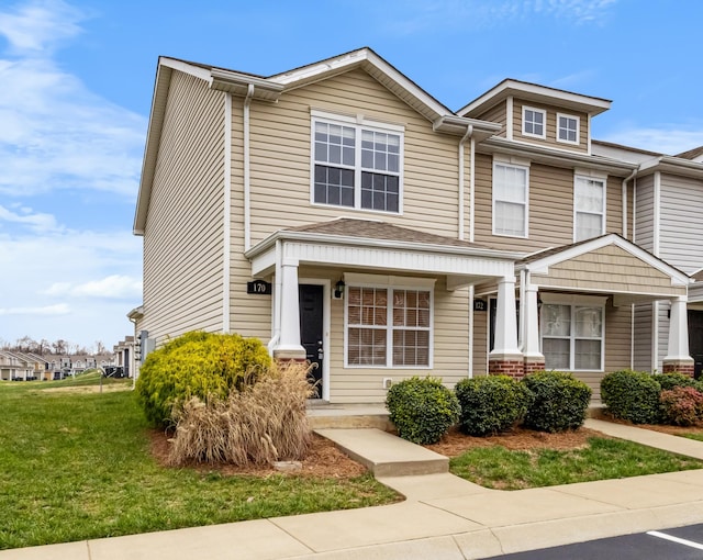 view of front facade featuring a front yard