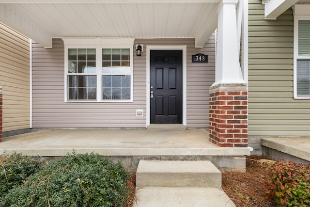 doorway to property with covered porch