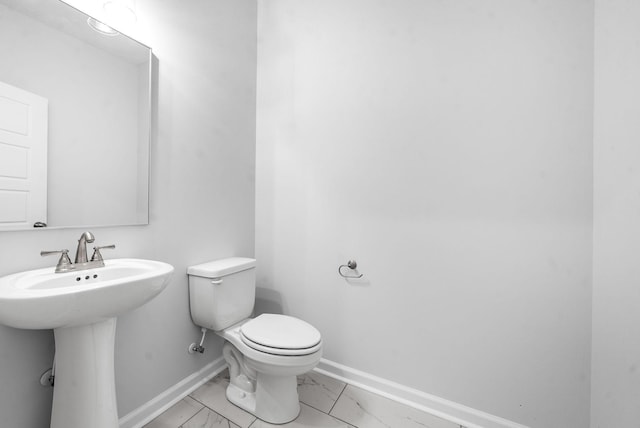 bathroom featuring toilet and sink