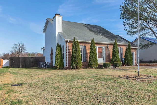 exterior space featuring a front yard