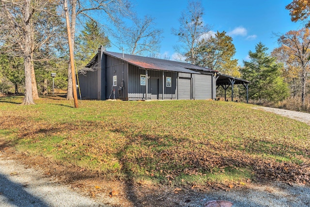 view of front of home with a carport and a front yard