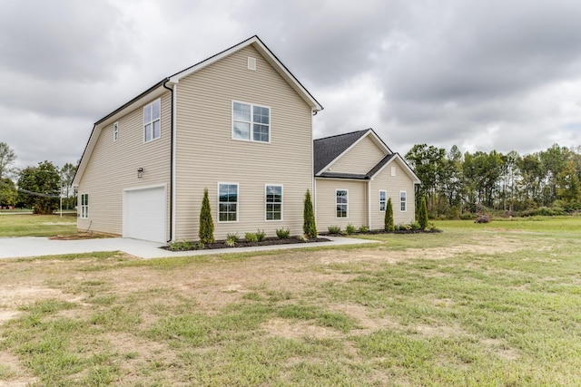 view of front facade featuring a garage and a front lawn