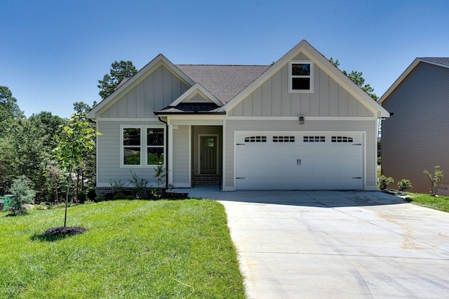 view of front facade featuring a front yard