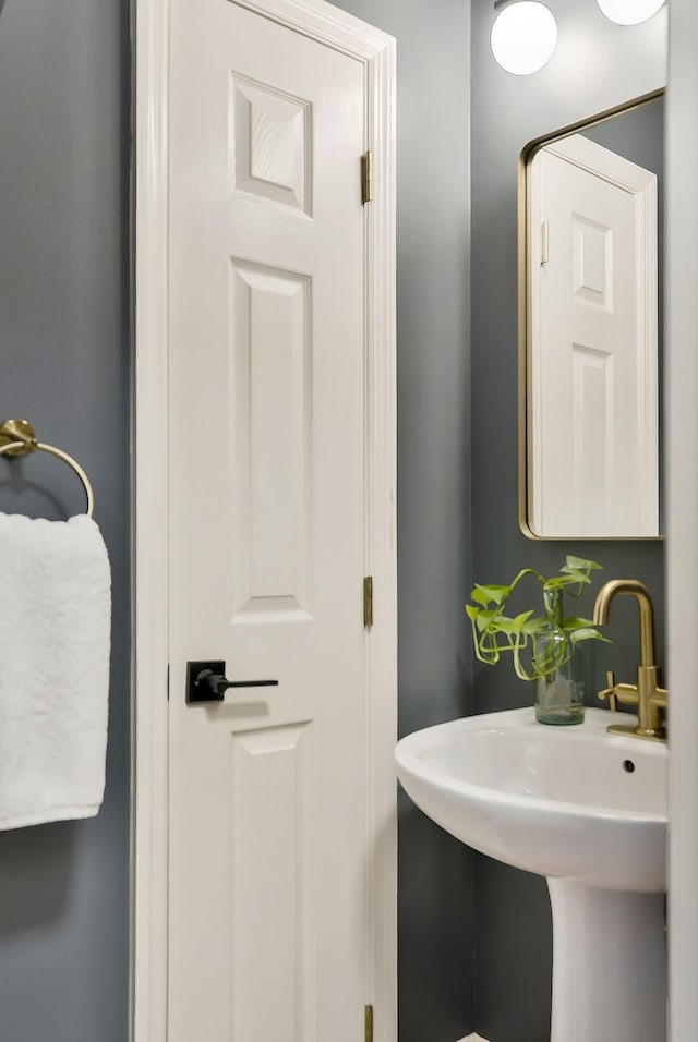 bathroom with sink