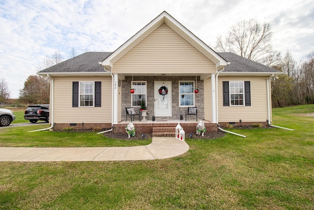 view of front of house featuring covered porch and a front lawn