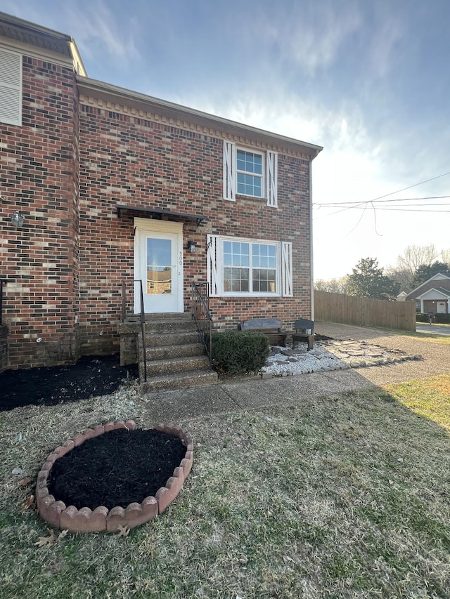 view of front of home with a front lawn