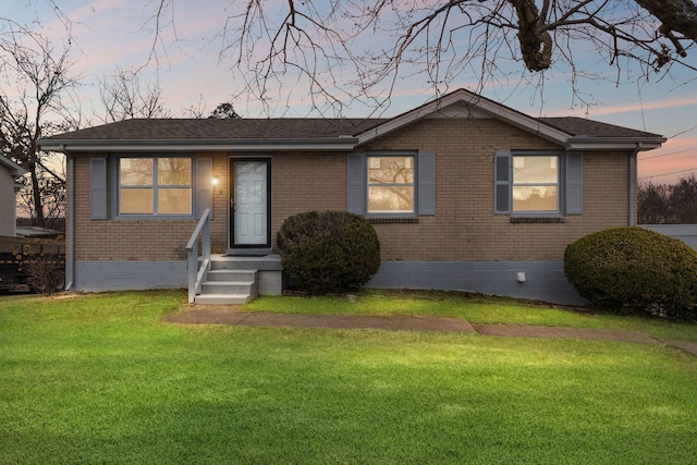 view of front facade with a lawn