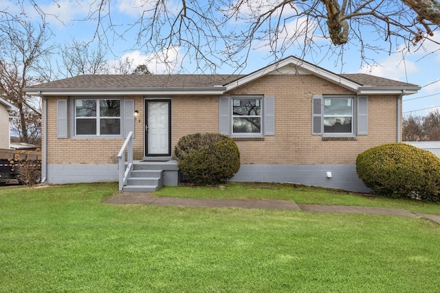 view of front of property featuring a front yard