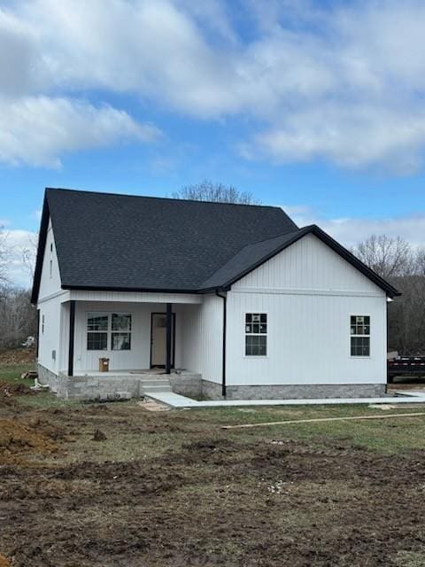 view of front of house featuring covered porch