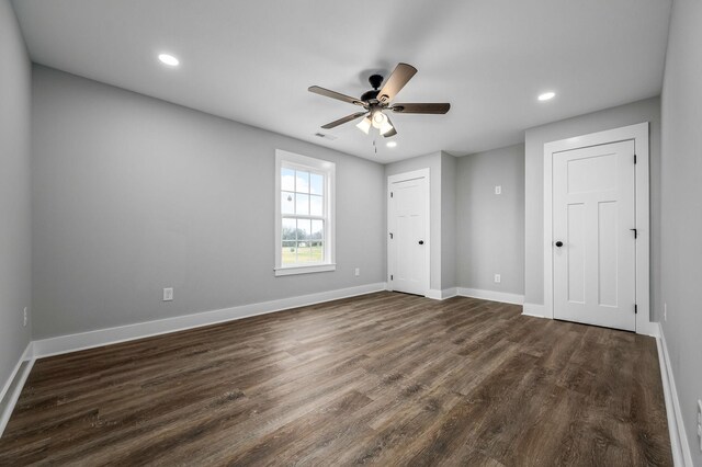 empty room featuring dark hardwood / wood-style floors and ceiling fan