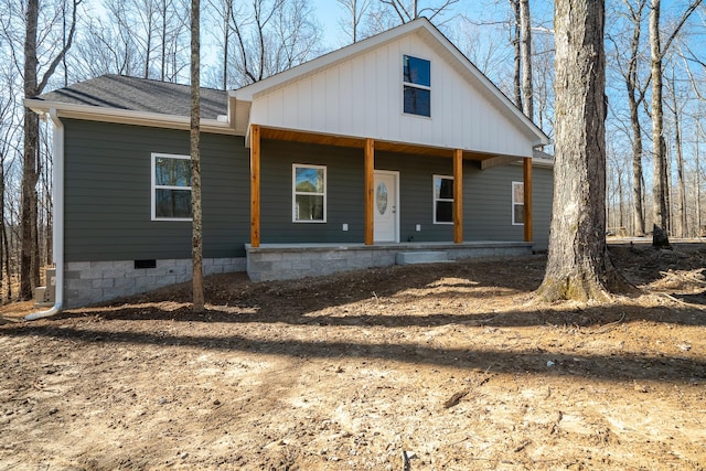 view of front of property featuring covered porch, roof with shingles, and crawl space