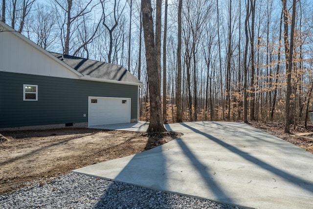 view of yard with a garage and driveway