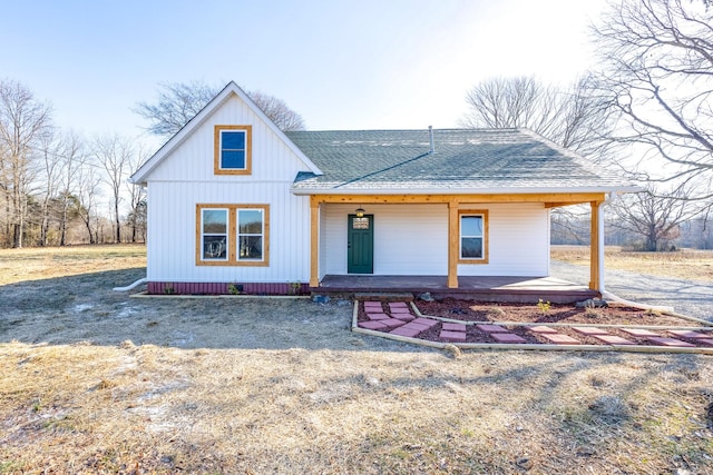 modern farmhouse featuring covered porch