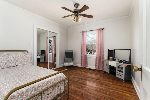 bedroom with crown molding, dark hardwood / wood-style floors, and ceiling fan