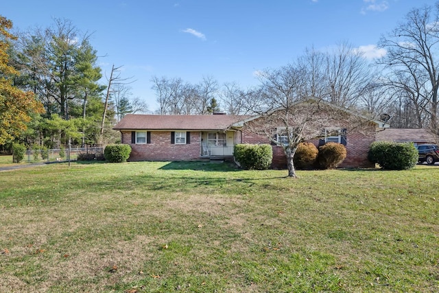 single story home with a front lawn