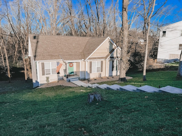 view of front facade with a front lawn