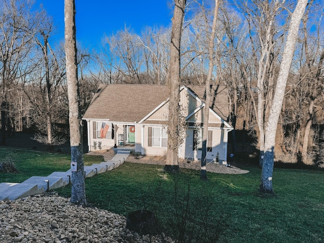 view of front of home featuring a front yard