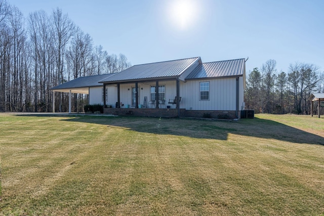 view of front of house with a porch and a front lawn