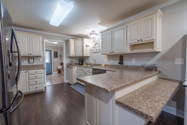 kitchen featuring kitchen peninsula, crown molding, sink, and appliances with stainless steel finishes