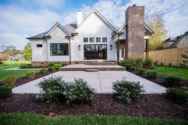 view of front of home featuring a patio