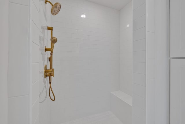 details featuring tiled shower