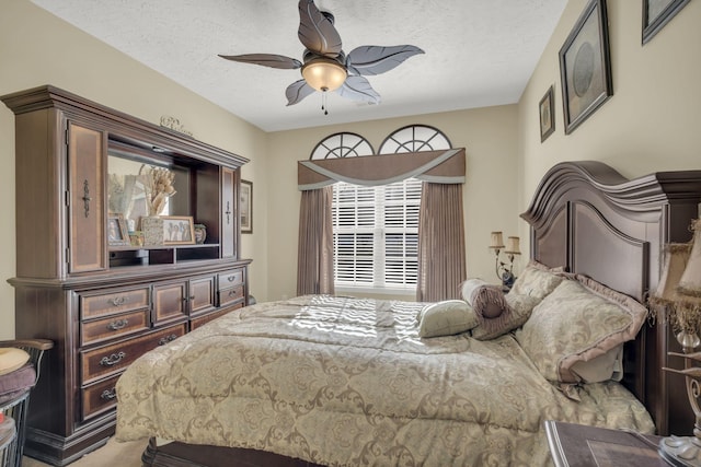 bedroom featuring ceiling fan and a textured ceiling