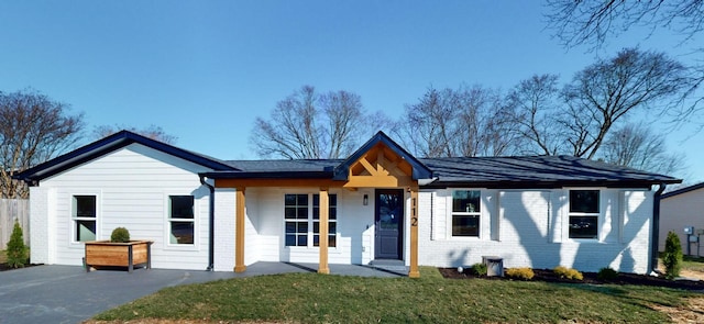 view of front of home with a front lawn