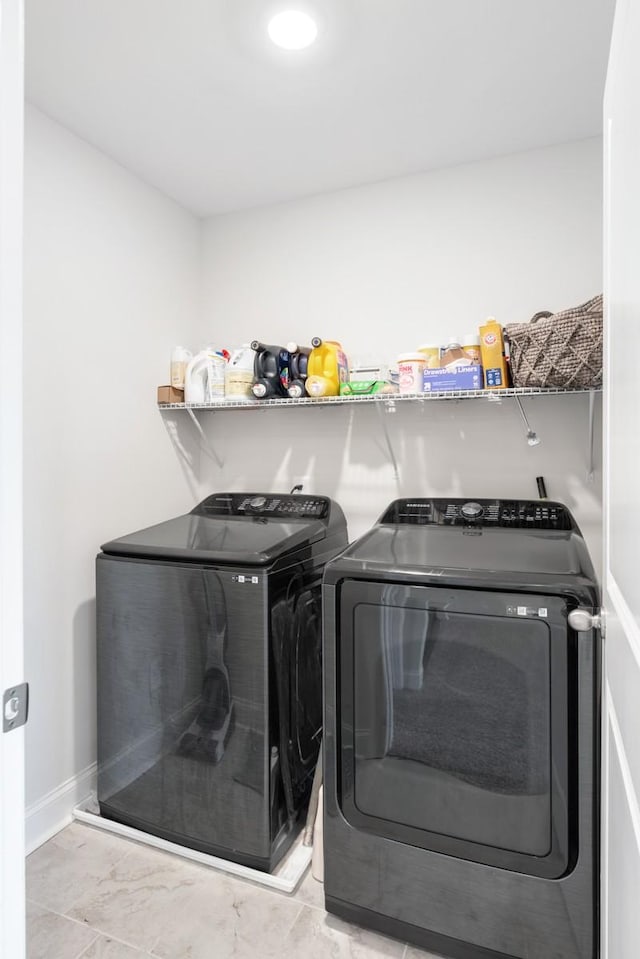 washroom featuring washing machine and clothes dryer