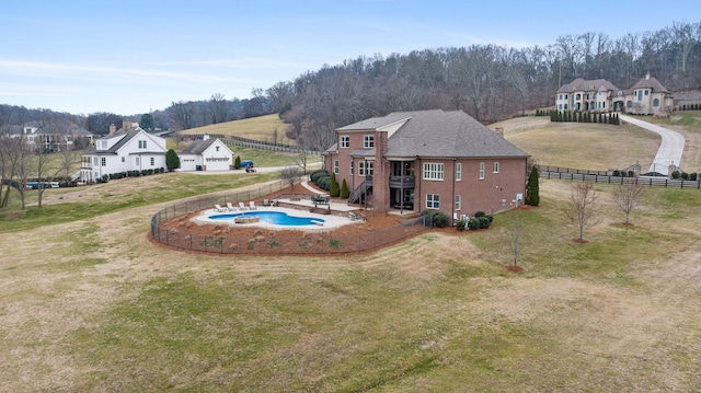 view of swimming pool with a lawn