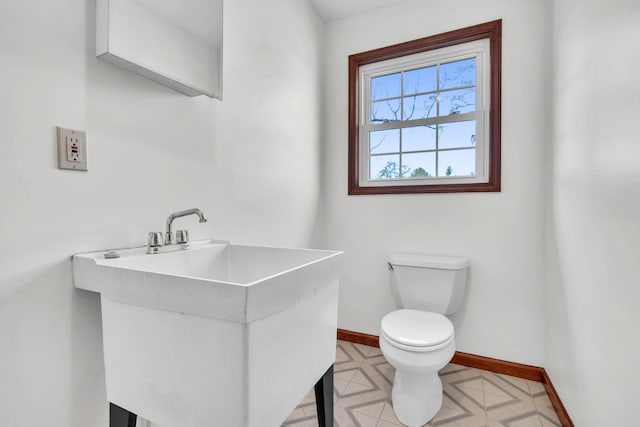 bathroom featuring toilet and sink