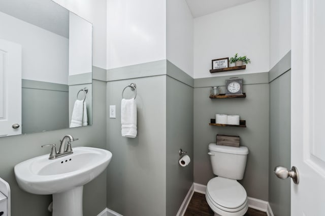 bathroom featuring toilet and sink