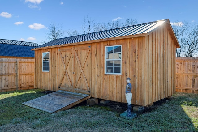 view of outdoor structure with a yard